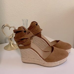 Cognac Strappy Leg Clsd Toe Wedges. Never been worn. Size 6 1/2 (can fit slim 7)